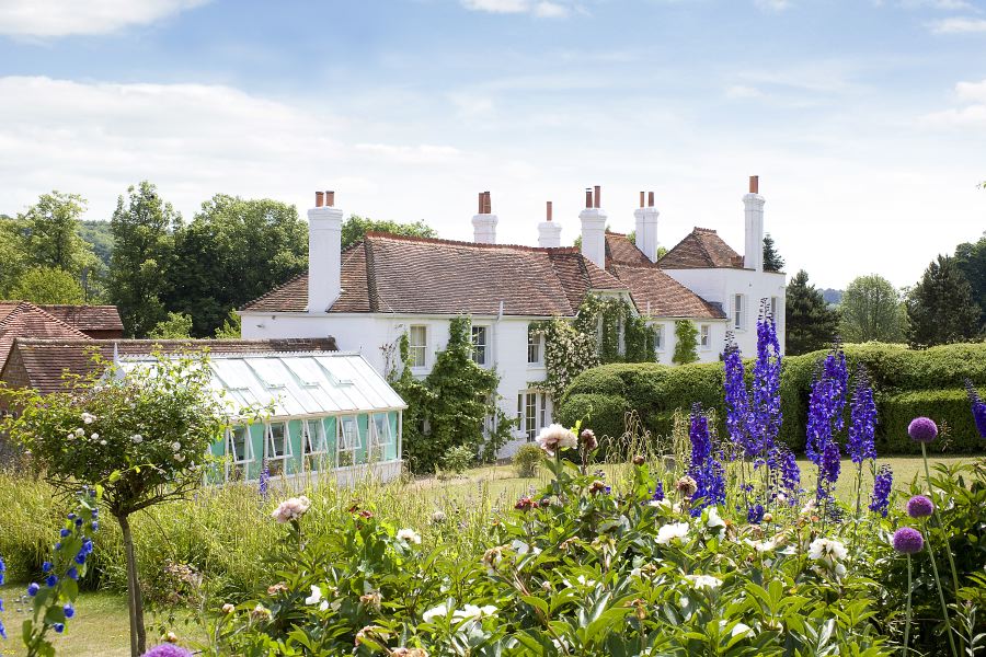 Late Manor house set in formal gardens Location Partnership